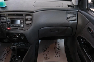 Седан Kia Rio 2011 года, 719000 рублей, Омск