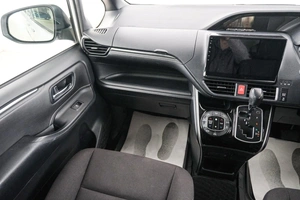 Минивэн Toyota Esquire 2016 года, 2439000 рублей, Красноярск