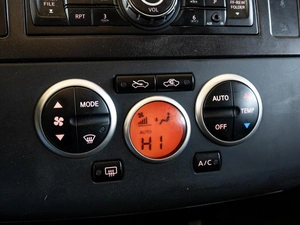 Хетчбэк Nissan Tiida 2011 года, 540000 рублей, Краснодар