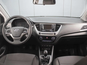 Седан Hyundai Solaris 2018 года, 1293000 рублей, Омск