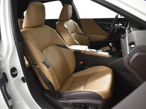 Седан Lexus ES 2021 года, 3890000 рублей, Казань