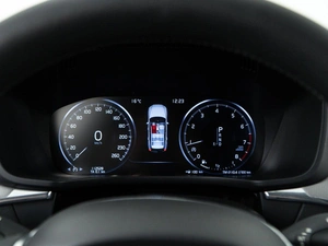 Внедорожник Volvo XC60 2018 года, 3423444 рублей, Москва