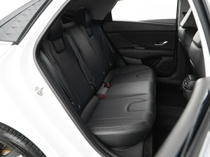 Седан Hyundai Elantra 2023 года, 1987077 рублей, Москва