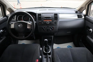 Хэтчбек Nissan Tiida 2010 года, 800000 рублей, Мирное