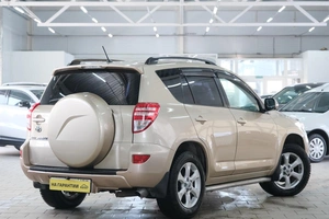 Внедорожник Toyota RAV4 2010 года, 1599000 рублей, Омск
