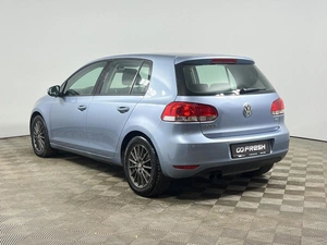 Хетчбэк Volkswagen Golf 2011 года, 749900 рублей, Казань