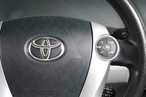 Лифтбек Toyota Prius 2014 года, 999000 рублей, Тюмень