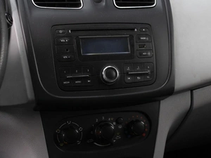 Хетчбэк Renault Sandero 2015 года, 760000 рублей, Омск