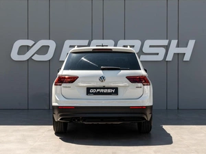 Внедорожник Volkswagen Tiguan 2018 года, 2015000 рублей, Краснодар