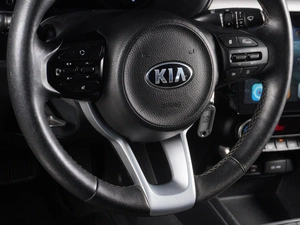 Седан Kia Rio 2019 года, 1635000 рублей, Красный Пахарь