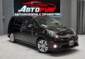 Минивэн Toyota Isis 2012 года, 1297000 рублей, Красноярск