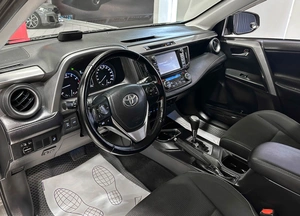 Внедорожник Toyota RAV4 2017 года, 2497000 рублей, Красноярск