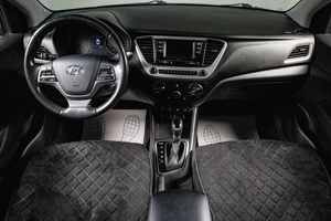 Седан Hyundai Solaris 2017 года, 1299000 рублей, Сургут