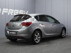 Хетчбэк Opel Astra 2011 года, 499000 рублей, Омск