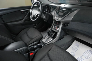 Седан Hyundai Elantra 2012 года, 1379000 рублей, Тюмень