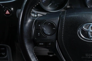 Хетчбэк Toyota Auris 2015 года, 1319000 рублей, Челябинск
