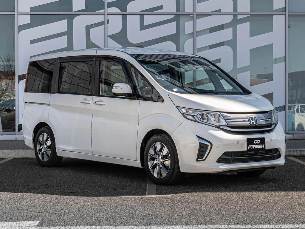 Минивэн Honda Stepwgn 2015 года, 2155000 рублей, Краснодар