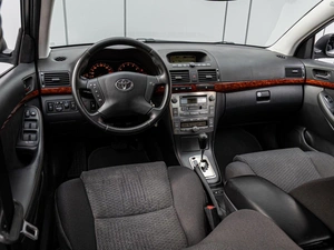 Седан Toyota Avensis 2004 года, 678000 рублей, Краснодар