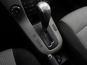 Седан Chevrolet Cruze 2012 года, 799000 рублей, Саратов