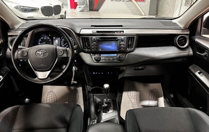 Внедорожник Toyota RAV4 2015 года, 2477000 рублей, Красноярск