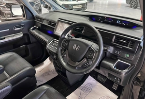Минивэн Honda Stepwgn Spada 2016 года, 1947000 рублей, Красноярск