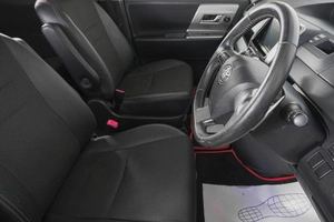 Минивэн Toyota Voxy 2013 года, 2069000 рублей, Кемерово