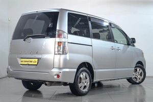 Минивэн Toyota Voxy 2003 года, 1139000 рублей, Челябинск