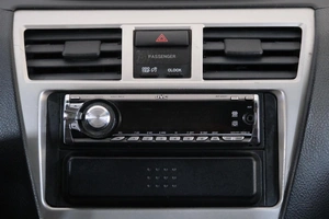 Седан Toyota Yaris 2007 года, 559000 рублей, Омск