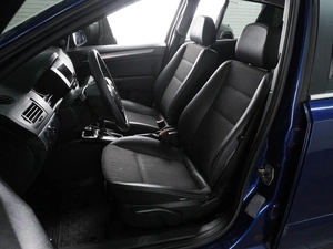 Хетчбэк Opel Astra 2010 года, 699000 рублей, Воронеж