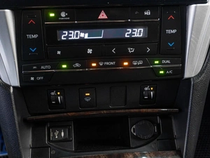 Седан Toyota Camry 2017 года, 1979000 рублей, Тюмень