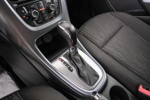 Хетчбэк Opel Astra 2013 года, 849000 рублей, Красноярск
