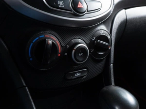 Хетчбэк Hyundai Solaris 2013 года, 1049000 рублей, Волгоград
