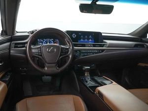 Седан Lexus ES 2020 года, 3770090 рублей, Москва