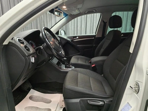 Внедорожник Volkswagen Tiguan 2011 года, 1150000 рублей, Красноярск