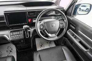 Минивэн Honda Stepwgn Spada 2019 года, 2299000 рублей, Красноярск