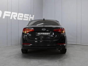 Седан Kia K5 2011 года, 1045000 рублей, Омск
