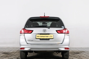 Универсал Toyota Corolla Fielder 2018 года, 1299000 рублей, Красноярск