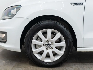 Седан Volkswagen Polo 2016 года, 1050000 рублей, Красноярск