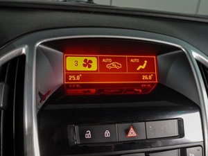Хетчбэк Opel Astra GTC 2012 года, 749000 рублей, Воронеж