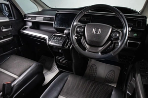 Минивэн Honda Stepwgn Spada 2019 года, 2499000 рублей, Сургут