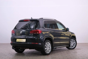 Внедорожник Volkswagen Tiguan 2015 года, 1849000 рублей, Омск
