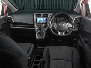 Хетчбэк Toyota Ractis 2012 года, 1105000 рублей, Тюмень