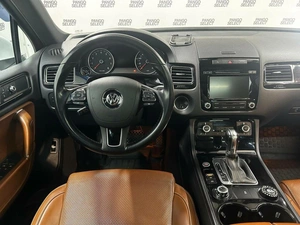 Внедорожник Volkswagen Touareg 2013 года, 2184000 рублей, Красноярск