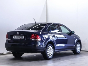 Седан Volkswagen Polo 2014 года, 890000 рублей, Красноярск