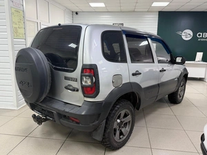 Внедорожник Chevrolet Niva 2011 года, 350000 рублей, Ачинск