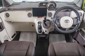 Минивэн Toyota Spade 2014 года, 1479000 рублей, Томск