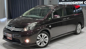 Минивэн Toyota Isis 2012 года, 1297000 рублей, Красноярск