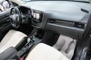 Внедорожник Mitsubishi Outlander 2015 года, 2099000 рублей, Омск