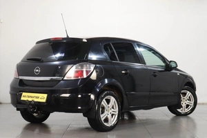 Хетчбэк Opel Astra 2011 года, 659000 рублей, Челябинск
