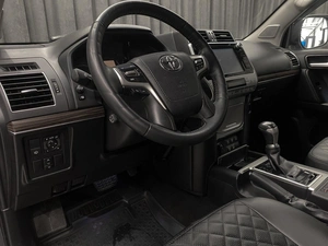 Внедорожник Toyota Land Cruiser Prado 2018 года, 5249000 рублей, Красноярск